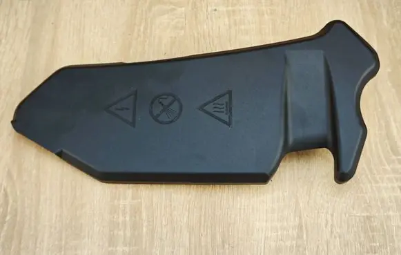BMW 8 G16 Fuse box cover 8578818
