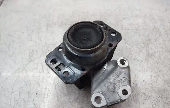 Citroen Berlingo Engine mount bracket 9636583980