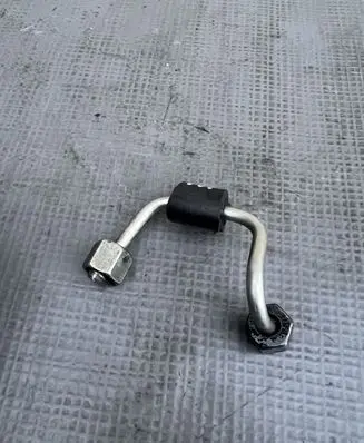 Volkswagen Arteon Fuel injector supply line/pipe 05L304D