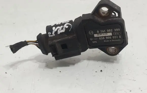 Volkswagen Golf V Turbo air boost pressure sensor 038906051B