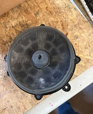 Cadillac CTS Front door speaker 15278539