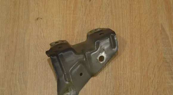 Renault Laguna III Fender mounting bracket 620430008R