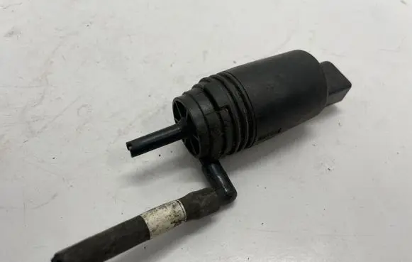 BMW 3 E90 E91 Windscreen/windshield washer pump 8377612