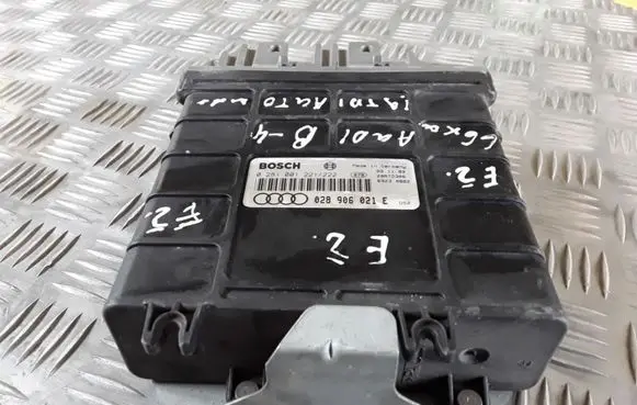 Audi A4 S4 B5 8D Engine control unit/module 028906021E 0281001221 0281001222