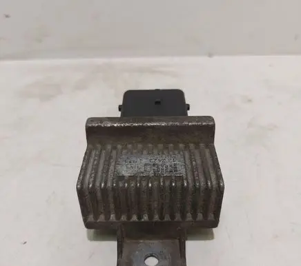 Opel Vivaro Glow plug pre-heat relay 132123