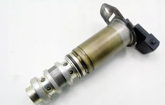 BMW 5 E60 E61 Camshaft vanos timing valve 7584115