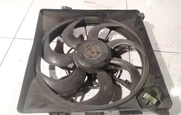 KIA Sorento Radiator cooling fan shroud 
