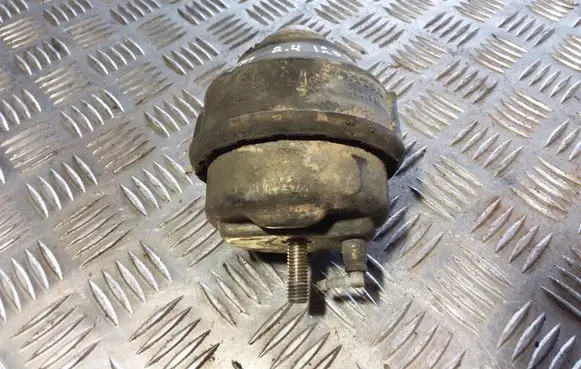 Volvo S60 Engine mount bracket 8683293