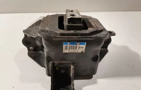 KIA Sportage Engine mount bracket