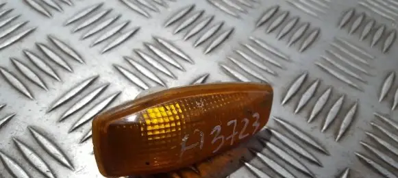 Hyundai Elantra Front fender indicator light