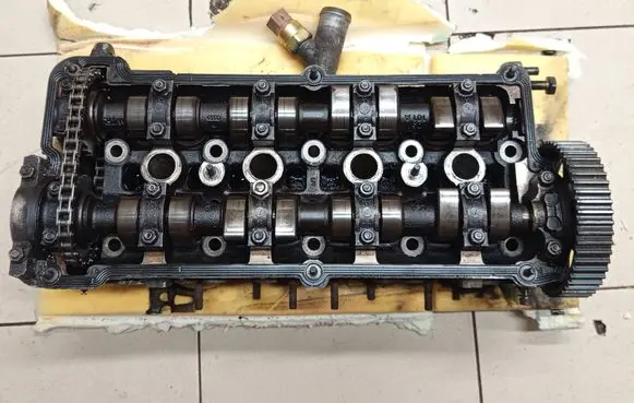 Audi 80 90 S2 B4 Engine head 