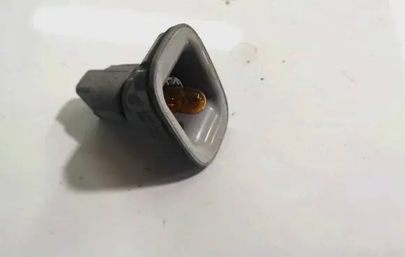Toyota Corolla Verso AR10 Front fender indicator light 
