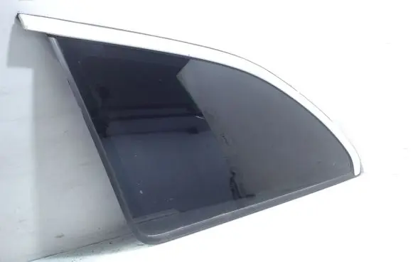 Skoda Octavia Mk2 (1Z) Rear side window AS2