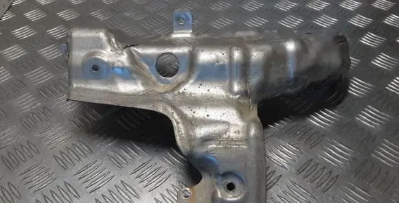 Volvo V40 Heat shield in engine bay 31361957