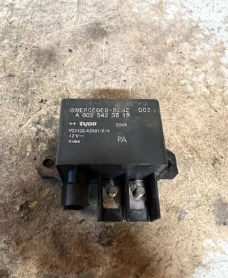 Mercedes-Benz E W211 Charging relay A0025423819