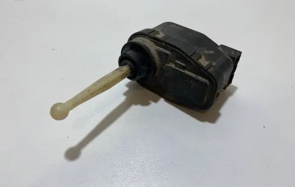 Headlight level adjustment motor