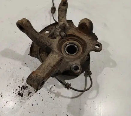 Nissan X-Trail T30 Front wheel hub spindle knuckle