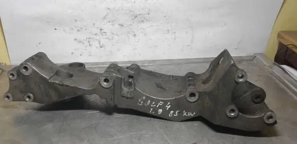 Engine mounting bracket