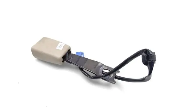 Lexus RX 300 Front seatbelt buckle D016001 B-400
