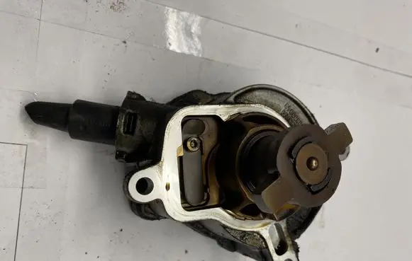 Volkswagen Jetta V Vacuum pump 200300048