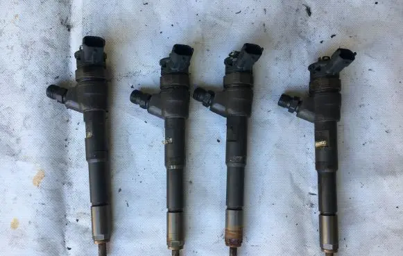 Renault Clio IV Fuel injectors set 0445110485