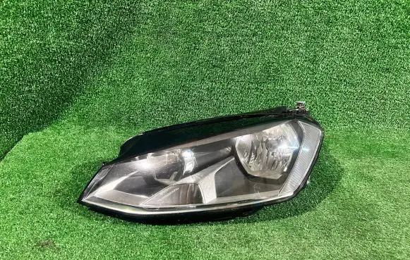 Volkswagen Golf VII Headlight/headlamp