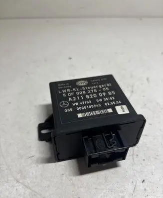 Mercedes-Benz E W211 Light module LCM A2118200985 5DF00827805 0000105940