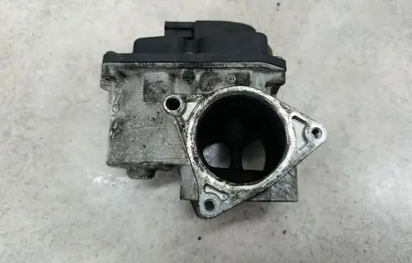 Volkswagen Golf V EGR valve 03G131501P
