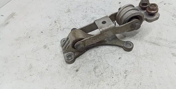 Volvo XC90 Engine mount bracket 30680749