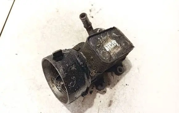 Volvo V50 Oil filter cover 