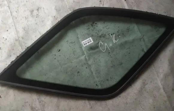 Opel Frontera B Rear side window AS2