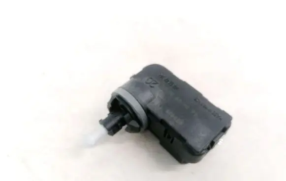Volkswagen Polo IV 9N3 Headlight level adjustment motor 
