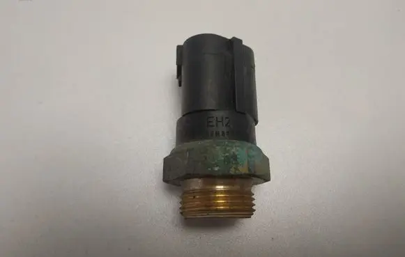 Volkswagen Golf IV Coolant temperature sensor 1J0959481