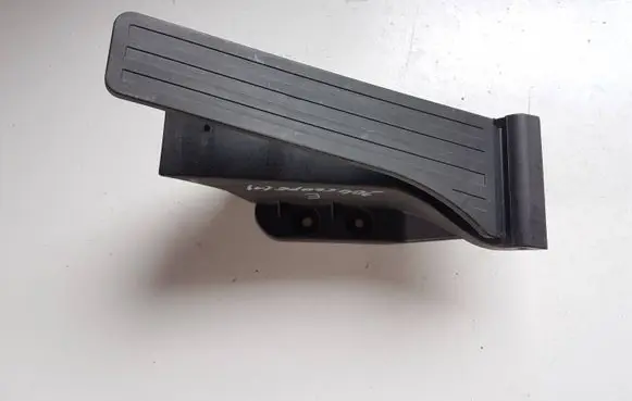 Mercedes-Benz C W204 Accelerator throttle pedal A2223001000
