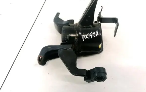 Toyota Auris E180 Engine mount bracket