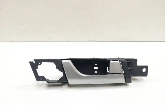 Chevrolet Captiva Front door interior handle SWC200402