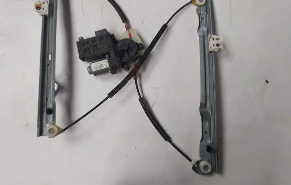 Citroen C4 I Picasso Front door window regulator with motor 9654087580 400962C