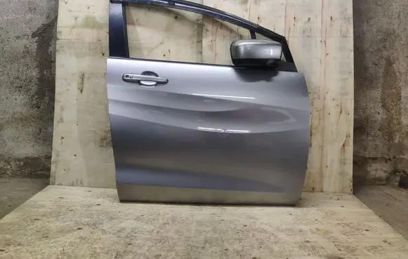 Mazda 5 Front door