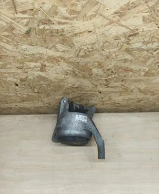 Engine mount bracket
