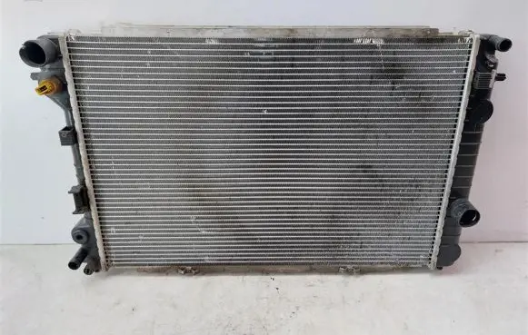 Opel Omega B2 Coolant radiator