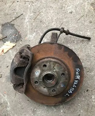 Suzuki Swift I Front wheel hub spindle knuckle