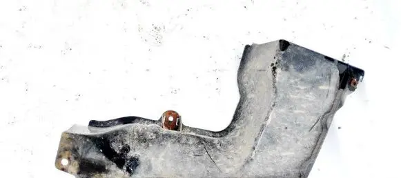 Volkswagen PASSAT B4 Engine splash shield/under tray 3a9825218