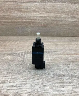 Mercedes-Benz E W211 Brake pedal sensor switch 0015454009