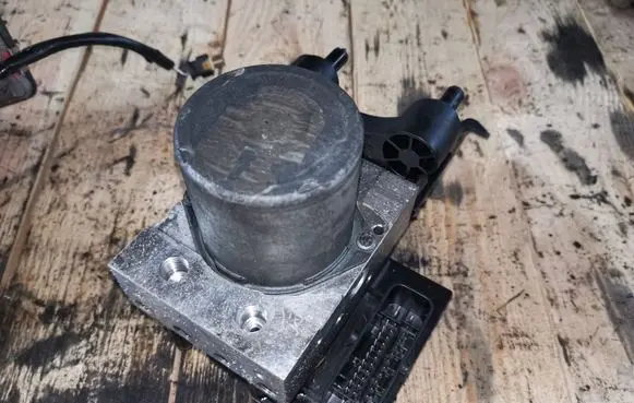 Mercedes-Benz E W212 ABS Pump 0265950972