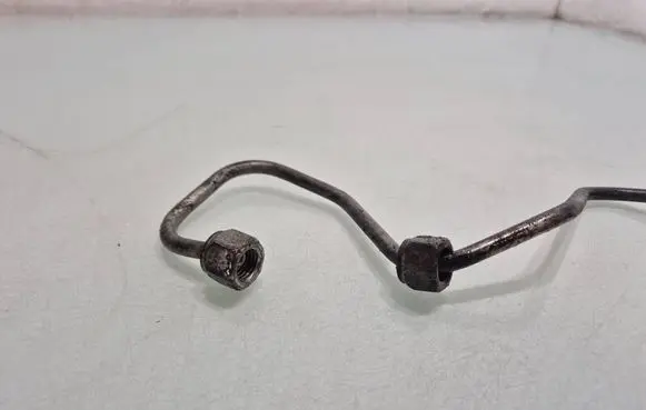 Mitsubishi Pajero Fuel injector supply line/pipe 