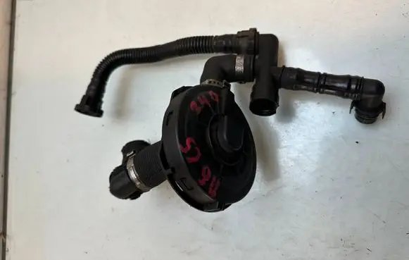 Audi A8 S8 D2 4D Breather valve 077103245b