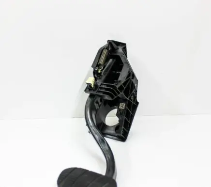 BMW X2 F39 Brake pedal 6856596
