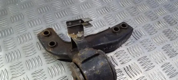 Hyundai Sonata Engine mount bracket