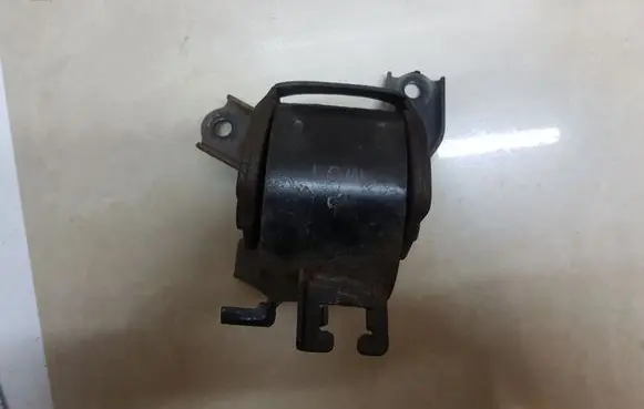 Hyundai Tucson LM Engine mount bracket
