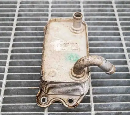 Volvo S60 Engine oil radiator 9497225